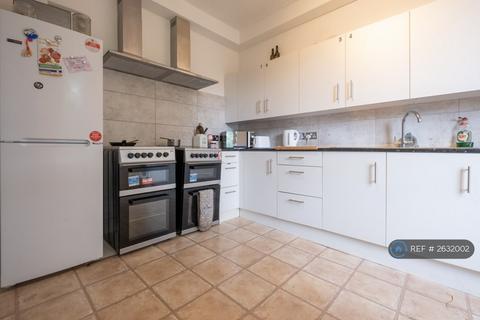 1 bedroom in a house share to rent, New Cross Road, London, SE14