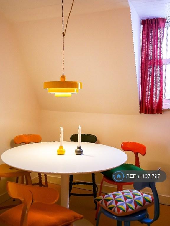 Kitchen Dining Table With Pendant Light Over
