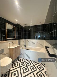 2 bedroom flat to rent, One Clapham Junction, London, SW11