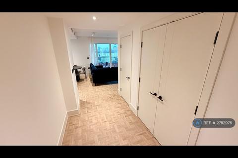 2 bedroom flat to rent, One Clapham Junction, London, SW11