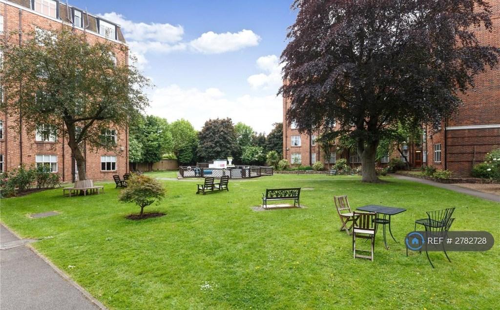 Communal Gardens And Bbq/Bike Storage