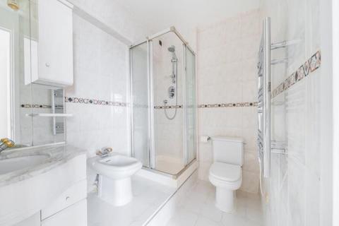3 bedroom apartment to rent, The Water Gardens, London W2