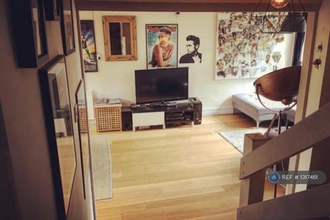 undefined, Trafalgar Drive, Walton-On-Thames, KT12