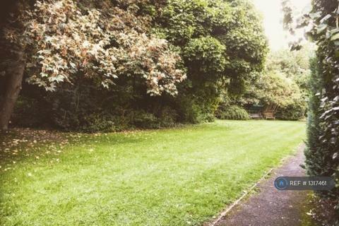 undefined, Trafalgar Drive, Walton-On-Thames, KT12