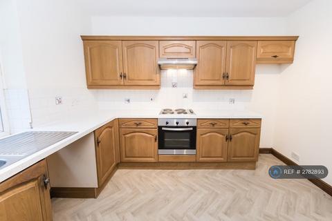 3 bedroom flat to rent, Woodlands Drive, Leeds, LS19
