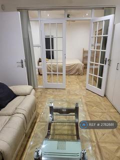 1 bedroom in a house share to rent, Brent Park Road, London, NW4