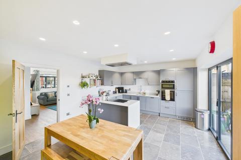 4 bedroom detached house for sale, Pymhurst Crescent, Wawne, Hull, HU7 5EU