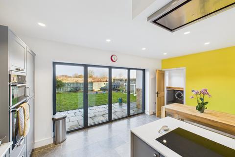 4 bedroom detached house for sale, Pymhurst Crescent, Wawne, Hull, HU7 5EU