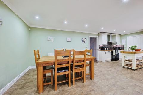 4 bedroom detached house for sale, Bakersfield, Wrawby, Brigg, DN20 8SZ