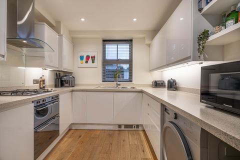 2 bedroom end of terrace house for sale, Castle Street, Southborough, Tunbridge Wells (Complete chain)