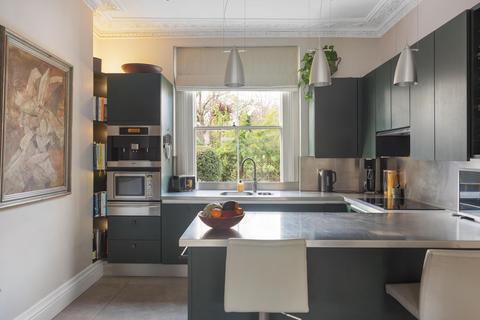 4 bedroom terraced house for sale, Trafalgar Avenue, London, SE15.