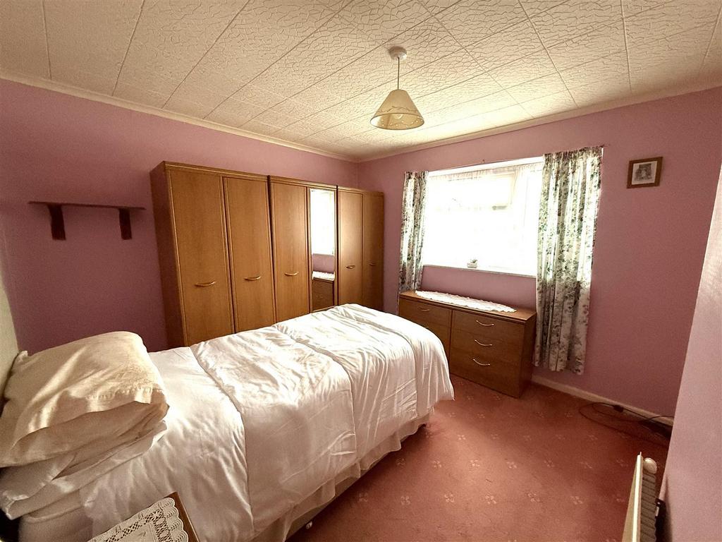 8 lans bed 5.jpeg