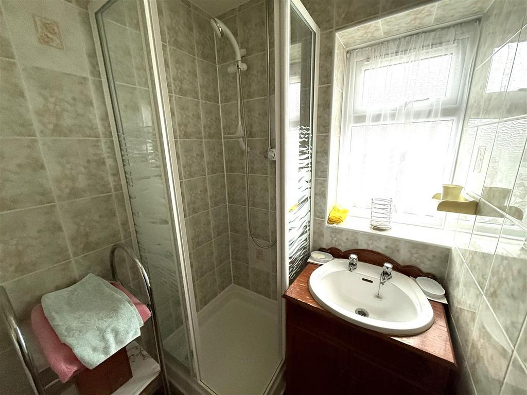 8 lans bath 3.jpeg