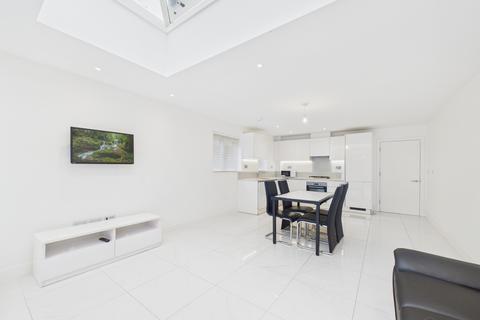 4 bedroom end of terrace house to rent, Amersham Road, High Wycombe, Buckinghamshire, HP13 5AA