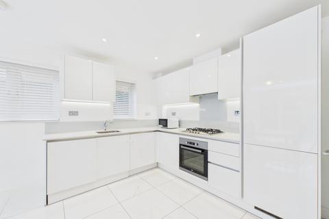 4 bedroom end of terrace house to rent, Amersham Road, High Wycombe, Buckinghamshire, HP13 5AA