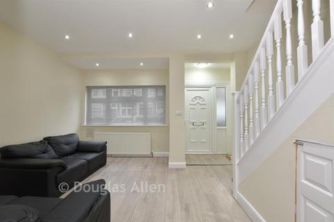 3 bedroom terraced house for sale, Landseer Avenue, London E12
