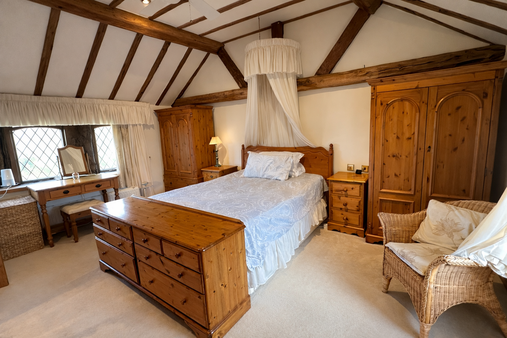 2 Hinton Court - master bedroom