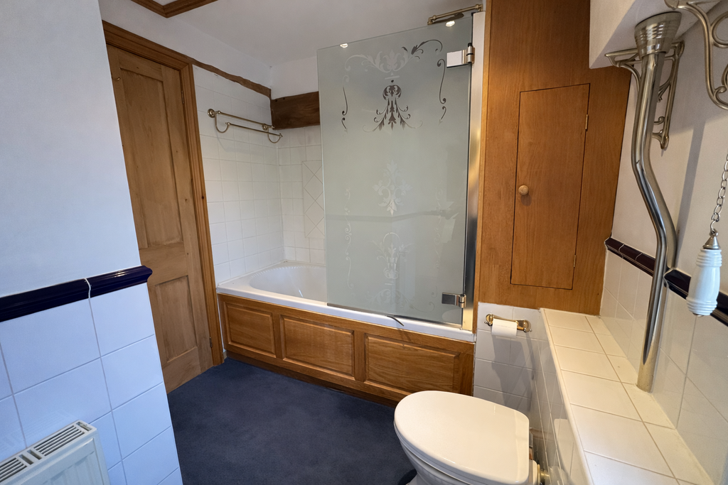 2 Hinton Court - upstairs wc
