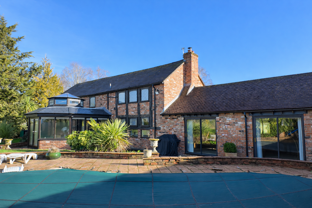 2 Hinton Court - pool angle