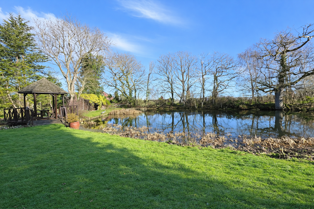 2 Hinton Court - lake