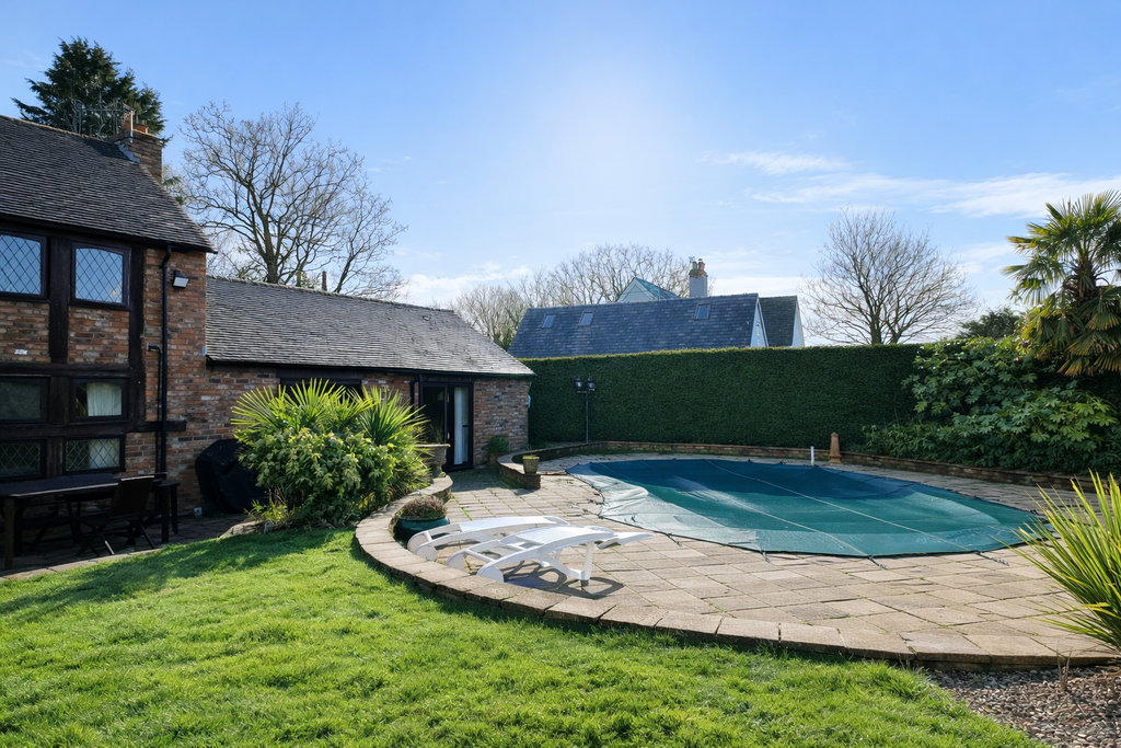 2 Hinton Court - pool cover