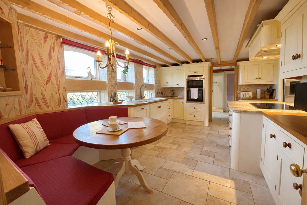 2 Hinton Court - kitchen seating