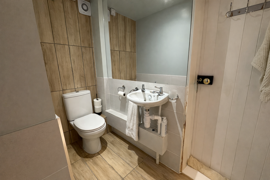 2 Hinton Court - downstairs wc