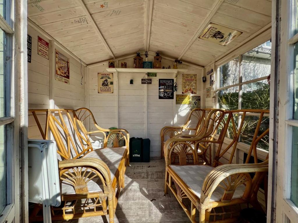 Orchard Leaze - Summer House..jpeg