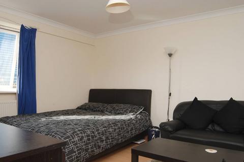 2 bedroom flat to rent, Poplar High Street, Poplar, London, E14