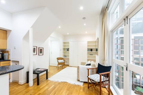 Studio to rent, Queens Gate, South Kensington, London, SW7