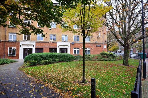 Allen Edwards Drive, Nine Elms, London, SW8
