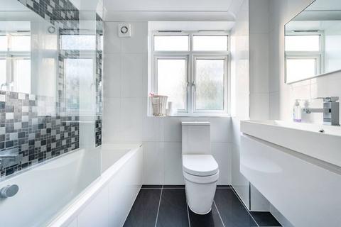 1 bedroom flat for sale, Allen Edwards Drive, Nine Elms, London, SW8