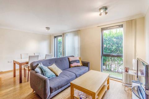 2 bedroom flat to rent, Altair Court, Islington, London, N1
