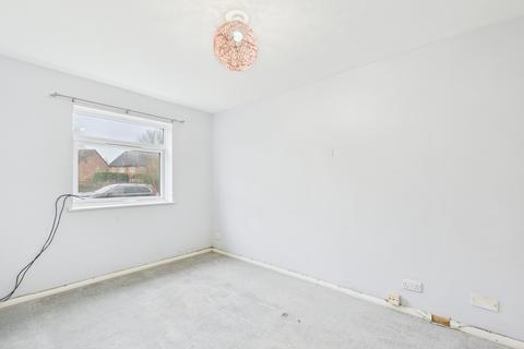 2 bedroom flat for sale, Tunworth Court, Tadley, RG26