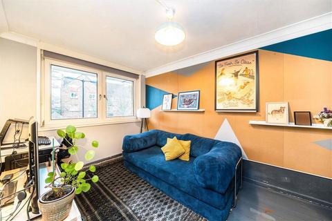 2 bedroom flat for sale, Pilot Close, London SE8