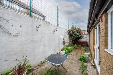 Cleveland Way, Stepney, London, E1