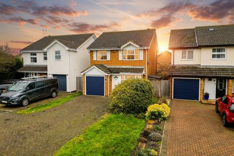 3 bedroom detached house for sale, Evans Close, Aylesbury HP21
