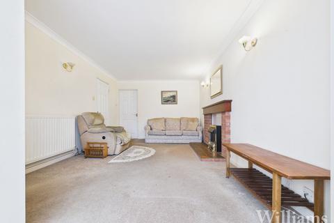 3 bedroom detached house for sale, Evans Close, Aylesbury HP21