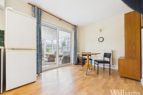 3 bedroom detached house for sale, Evans Close, Aylesbury HP21