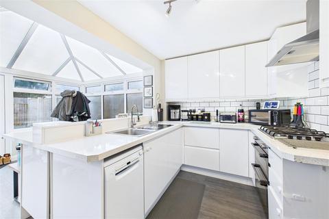 undefined, Modern living on Clevedon fringes