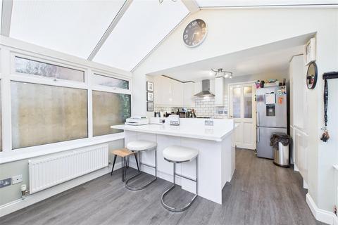undefined, Modern living on Clevedon fringes
