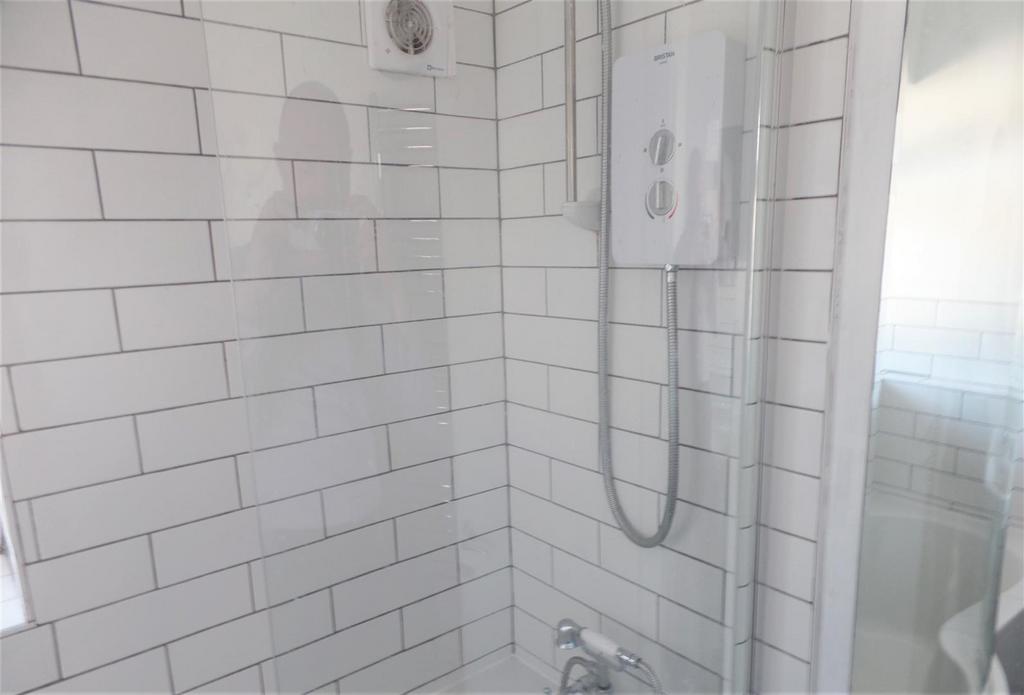 Bathroom 2.jpg