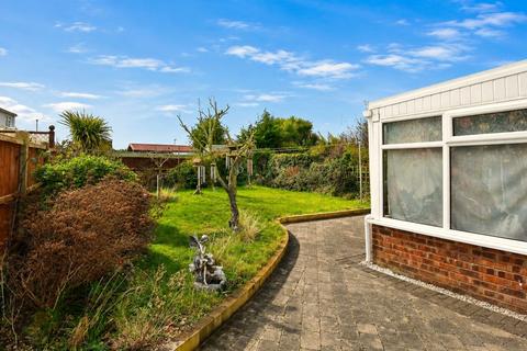 2 bedroom detached bungalow for sale, Lapwing Close, Skellingthorpe, Lincoln, LN6