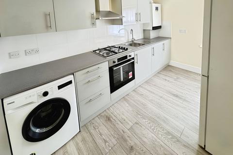 2 bedroom apartment to rent, Norwood Avenue, Wembley, HA0