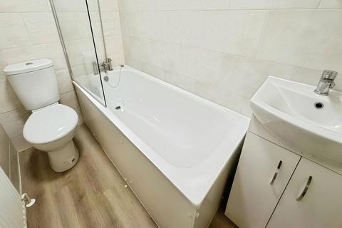 2 bedroom apartment to rent, Norwood Avenue, Wembley, HA0