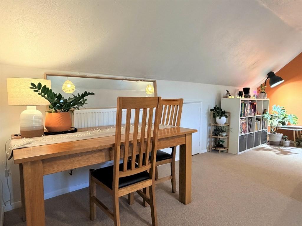Sitting and dining5