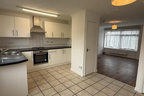 3 bedroom end of terrace house to rent, Fontwell Close, Littlehampton BN16