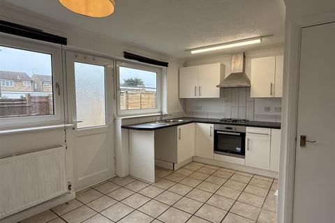 3 bedroom end of terrace house to rent, Fontwell Close, Littlehampton BN16