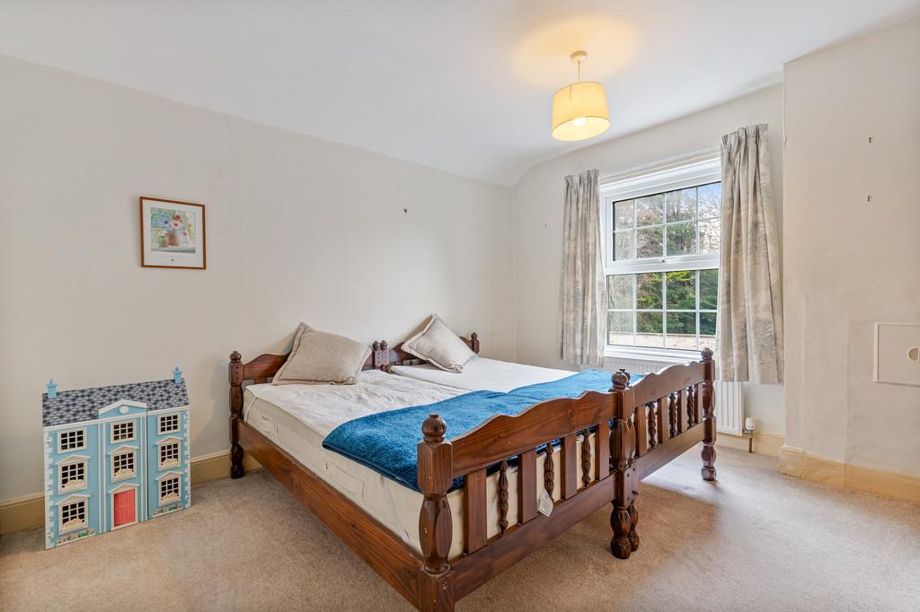 A19 - Broadway, Meadowside, Woodbury - 260128