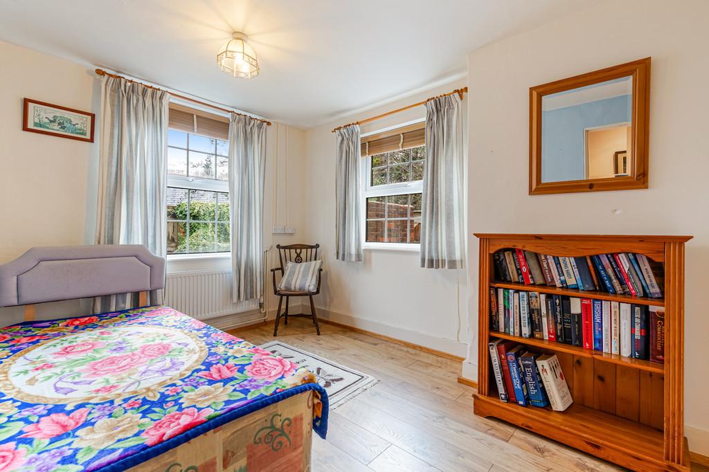A17 - Broadway, Meadowside, Woodbury - 260128
